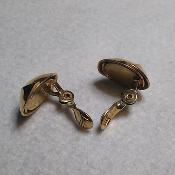 Elegant Monet Gold-Tone Metal Earrings Cottagecore Grandmacore - Picture 4 of 4